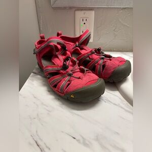 Keen Pink and Gray Sport Sandals with Adjustable Straps size Youth 6